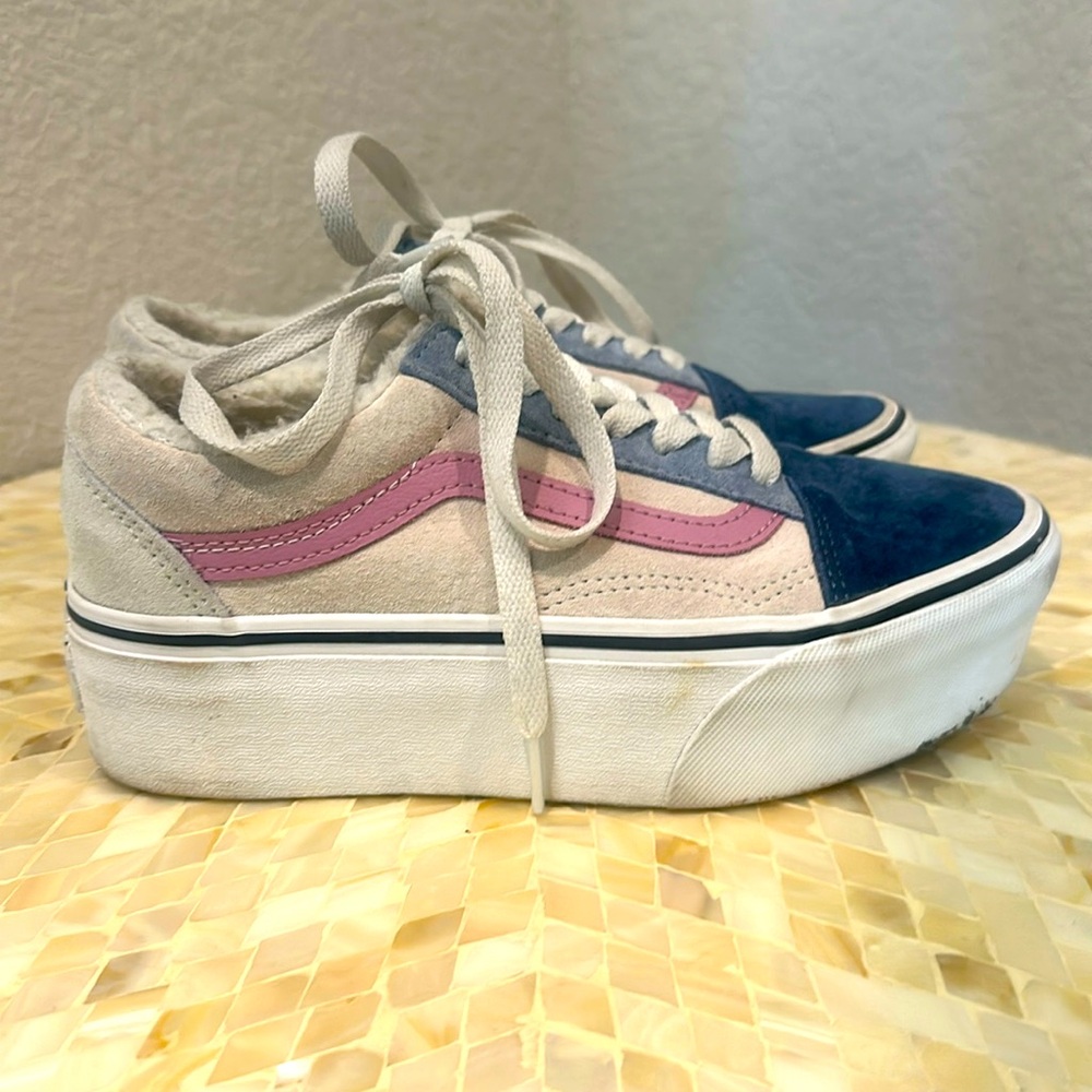 Vans suede sneakers men’s 4 , women’s 5.5